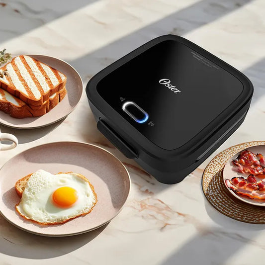 Sandwichera Oster Compacta con Platos Hondos: 750W para Sándwiches de Cierre (CKSTSM400-052)
