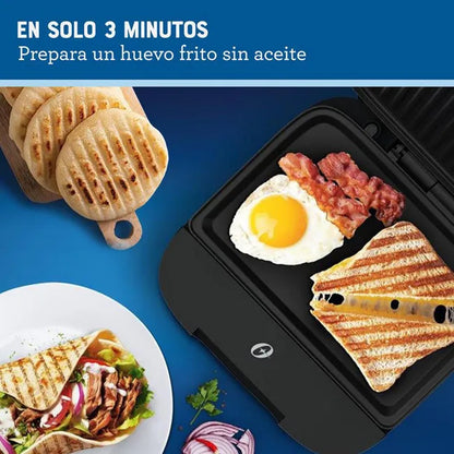 Sandwichera Oster Compacta con Platos Hondos: 750W para Sándwiches de Cierre (CKSTSM400-052)