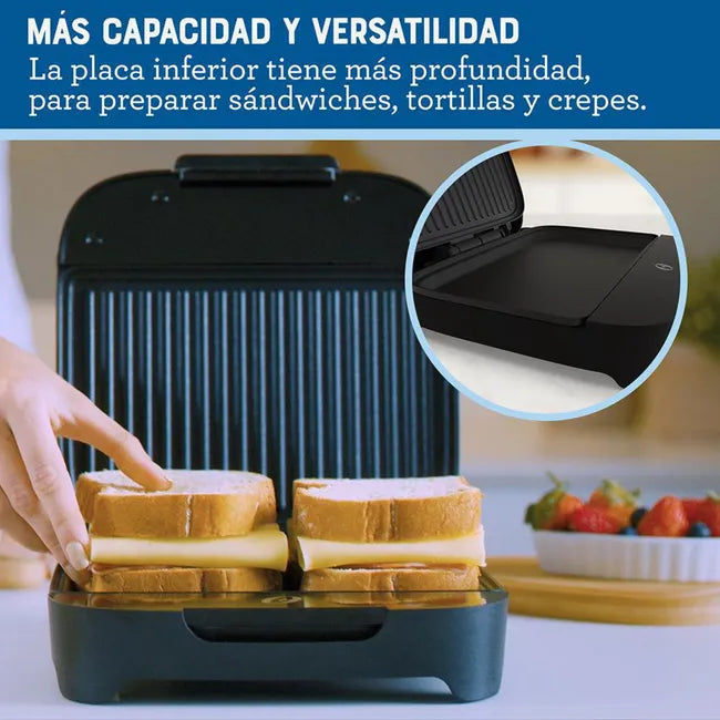 Sandwichera Oster Compacta con Platos Hondos: 750W para Sándwiches de Cierre (CKSTSM400-052)