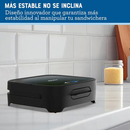 Sandwichera Oster Compacta con Platos Hondos: 750W para Sándwiches de Cierre (CKSTSM400-052)